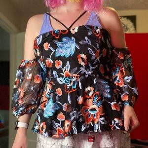 Alexia admor flower top